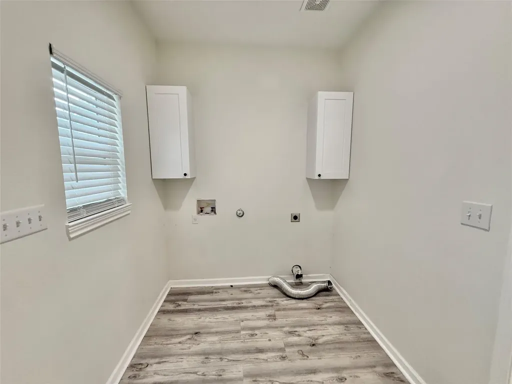 1401 W 7th Street Taylor TX 76574