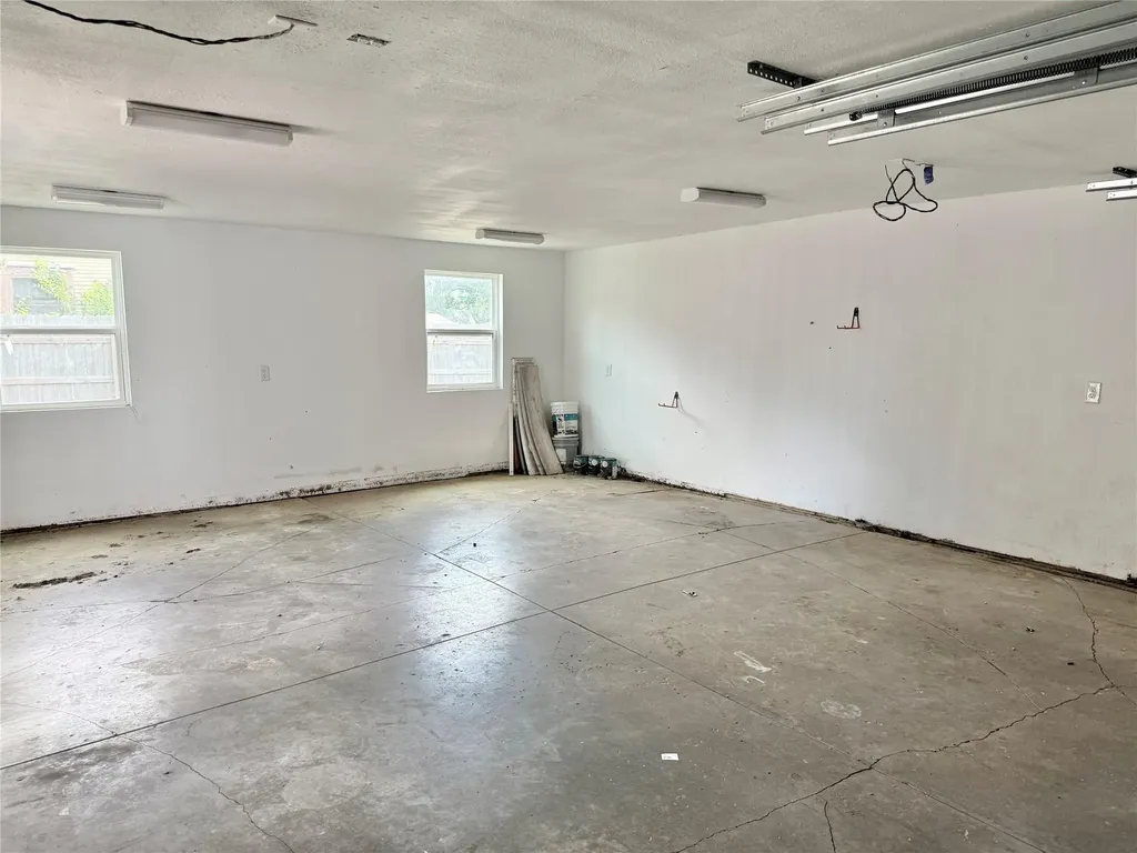 1401 W 7th Street Taylor TX 76574
