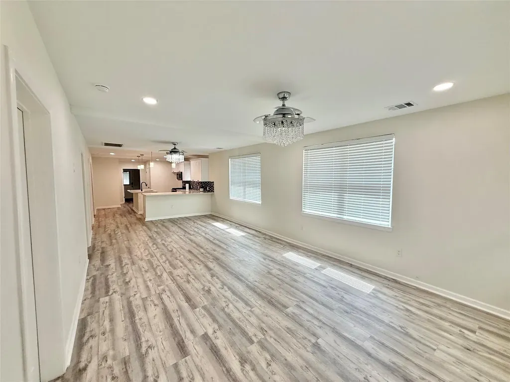 1401 W 7th Street Taylor TX 76574