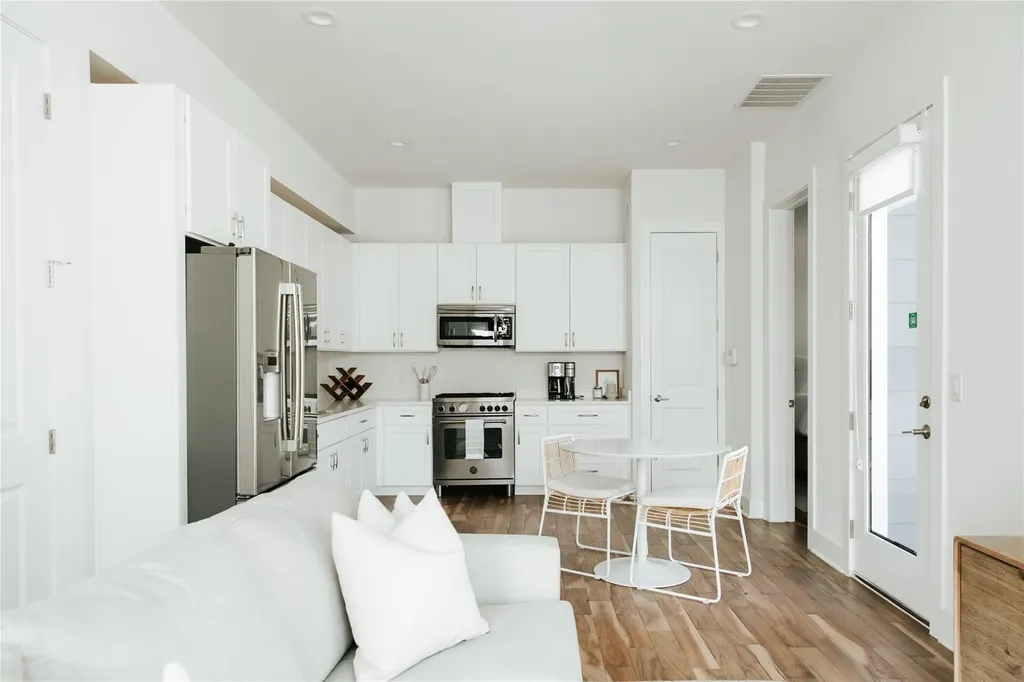 1128 Walton Lane Austin TX 78721