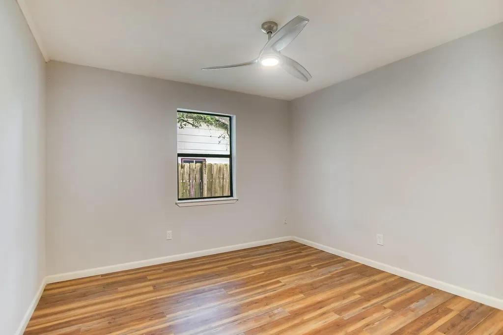 1405 Adams Street Taylor TX 76574