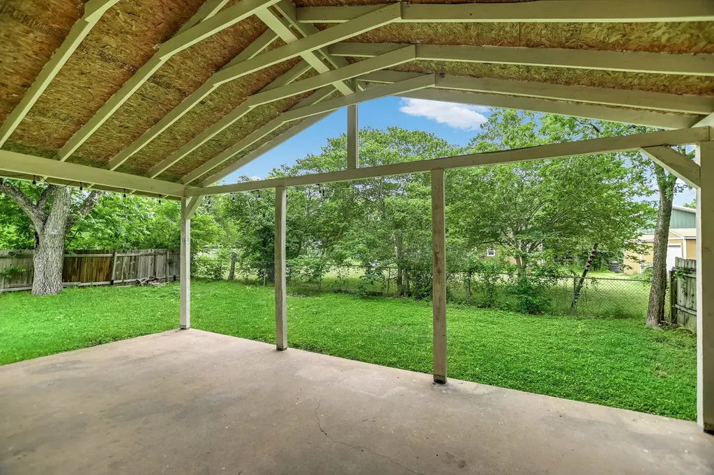 1405 Adams Street Taylor TX 76574