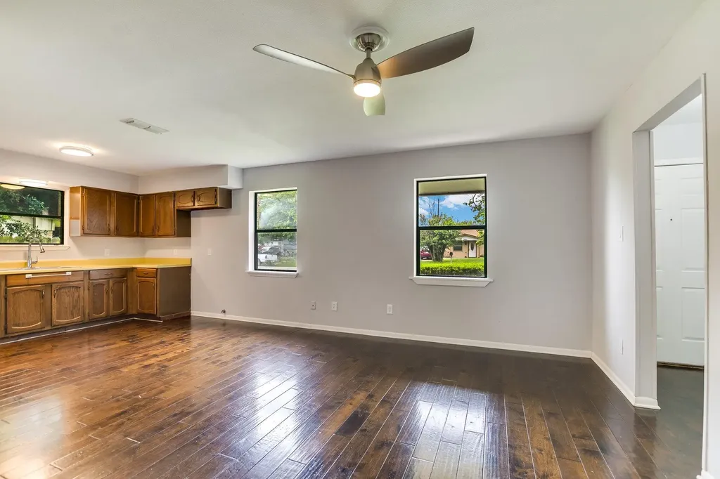 1405 Adams Street Taylor TX 76574