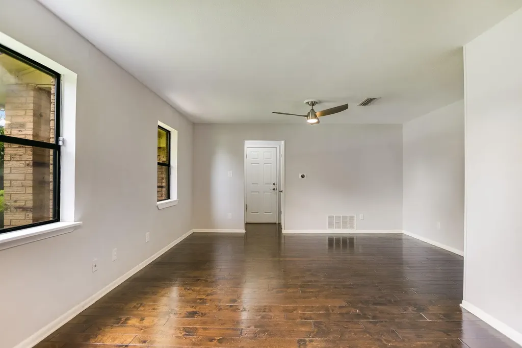 1405 Adams Street Taylor TX 76574
