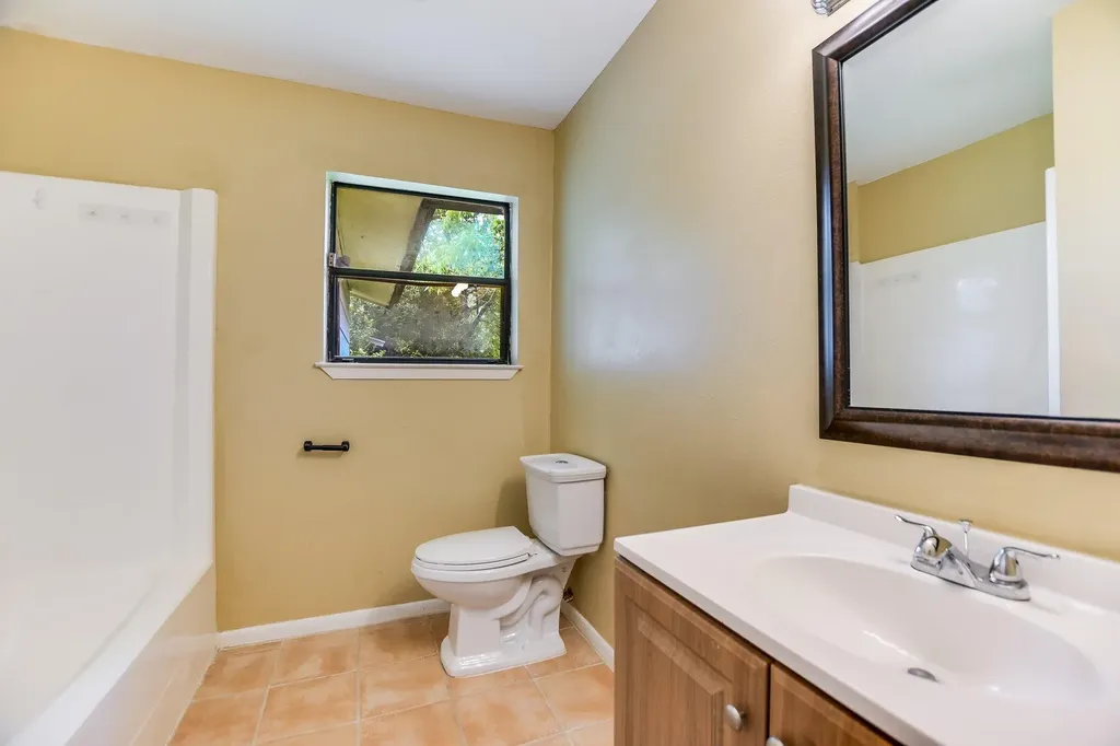 1405 Adams Street Taylor TX 76574