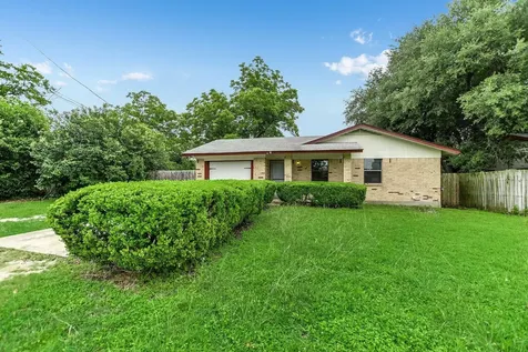 1405 Adams Street Taylor TX 76574