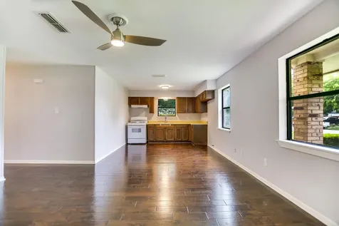 1405 Adams Street Taylor TX 76574