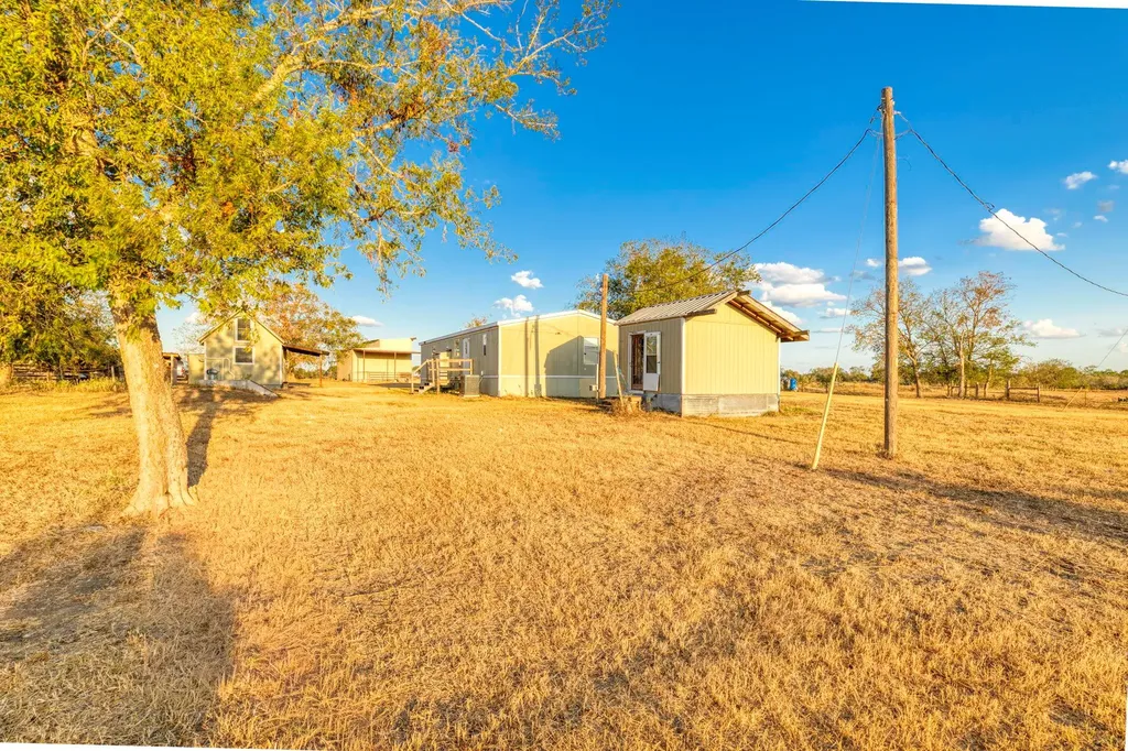 645 Old Luling Road Lockhart TX 78644