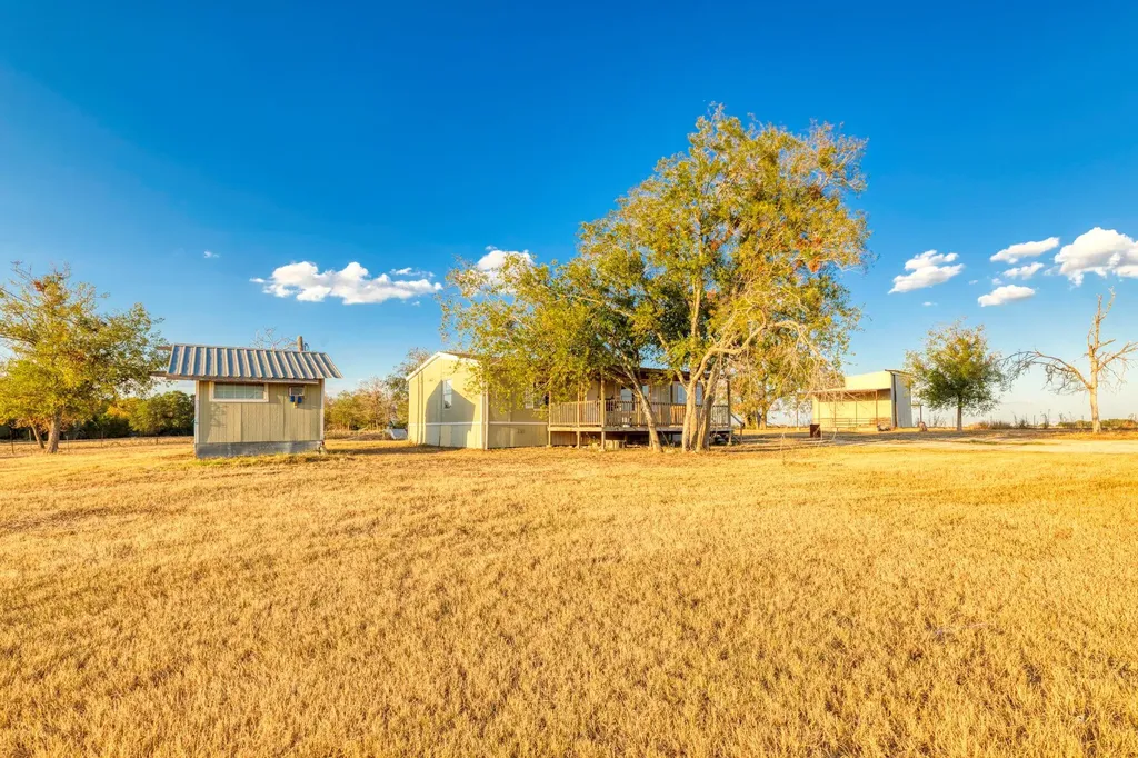 645 Old Luling Road Lockhart TX 78644