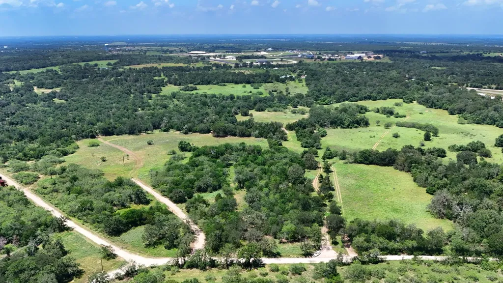 544 Coastal Lane Luling TX 78648