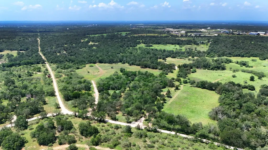 544 Coastal Lane Luling TX 78648