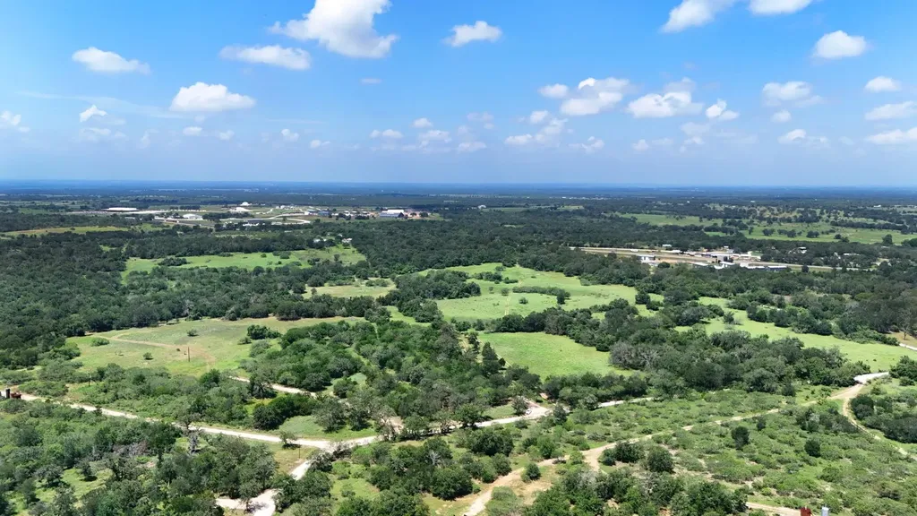 544 Coastal Lane Luling TX 78648