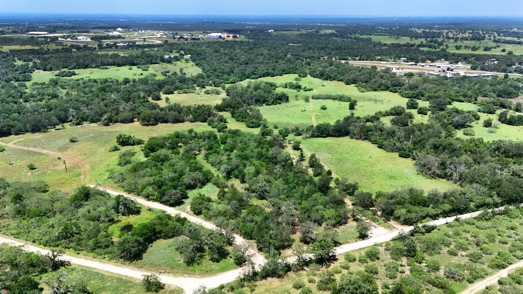 544 Coastal Lane Luling TX 78648