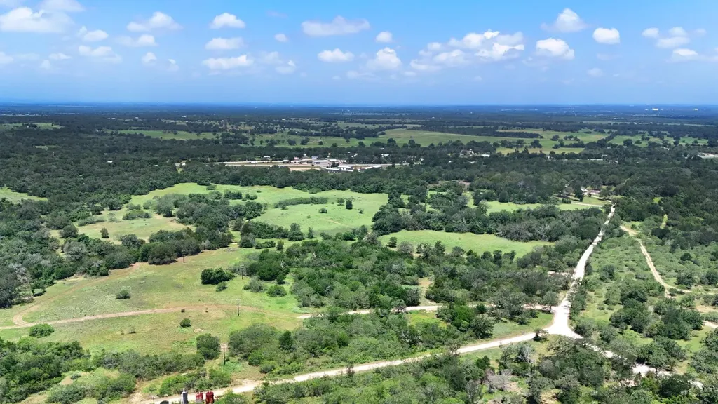 544 Coastal Lane Luling TX 78648