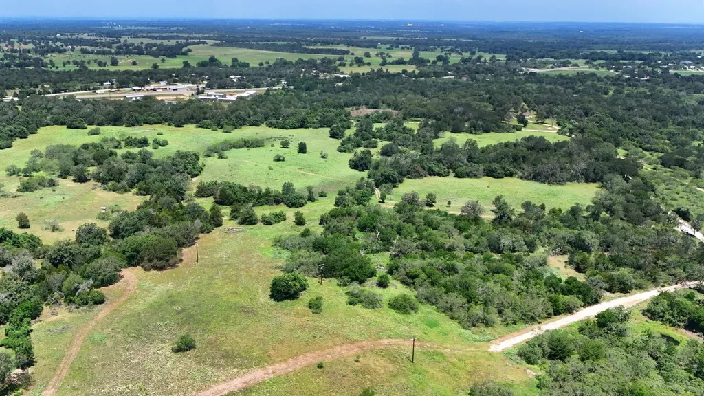 544 Coastal Lane Luling TX 78648