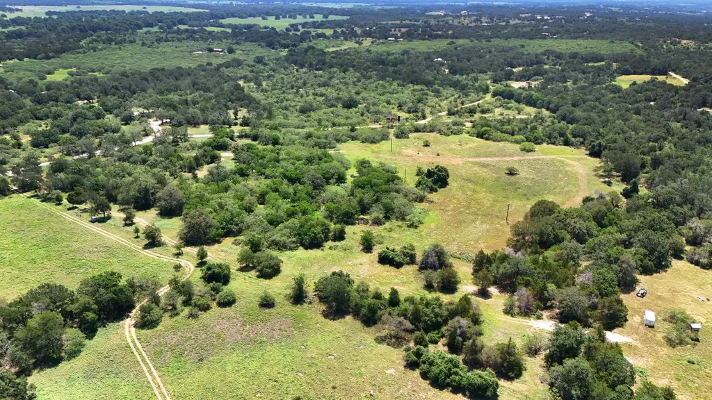 544 Coastal Lane Luling TX 78648