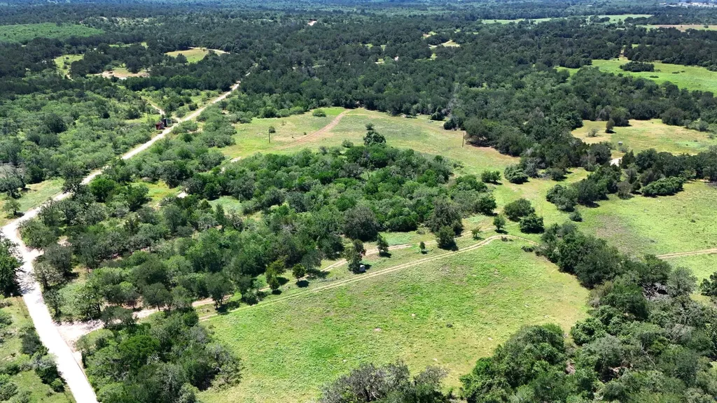 544 Coastal Lane Luling TX 78648
