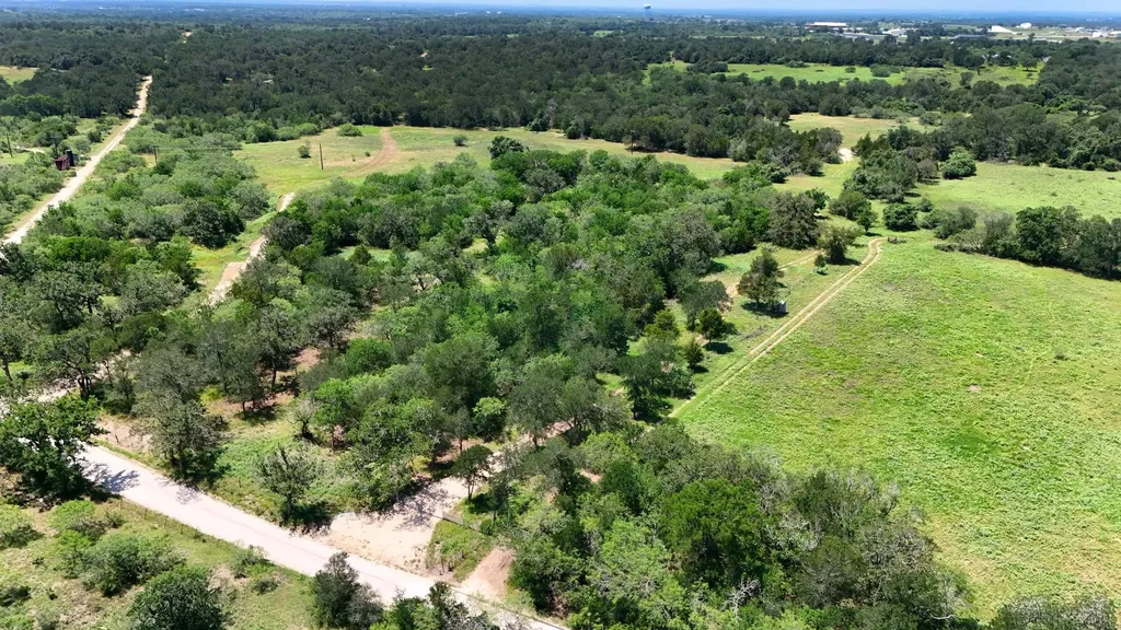 544 Coastal Lane Luling TX 78648