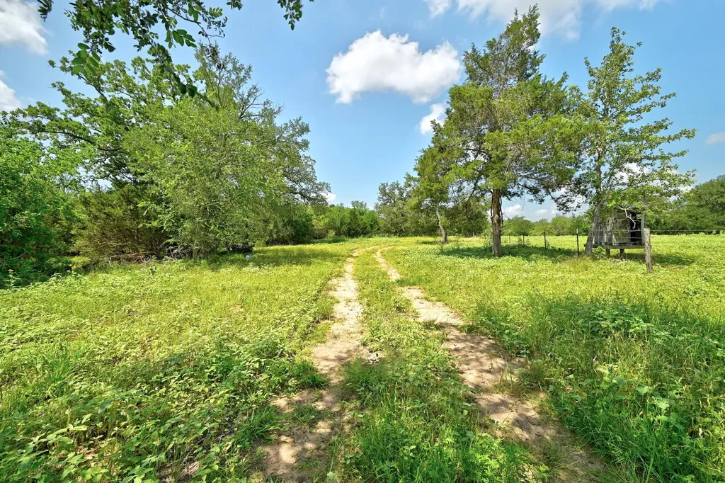 544 Coastal Lane Luling TX 78648