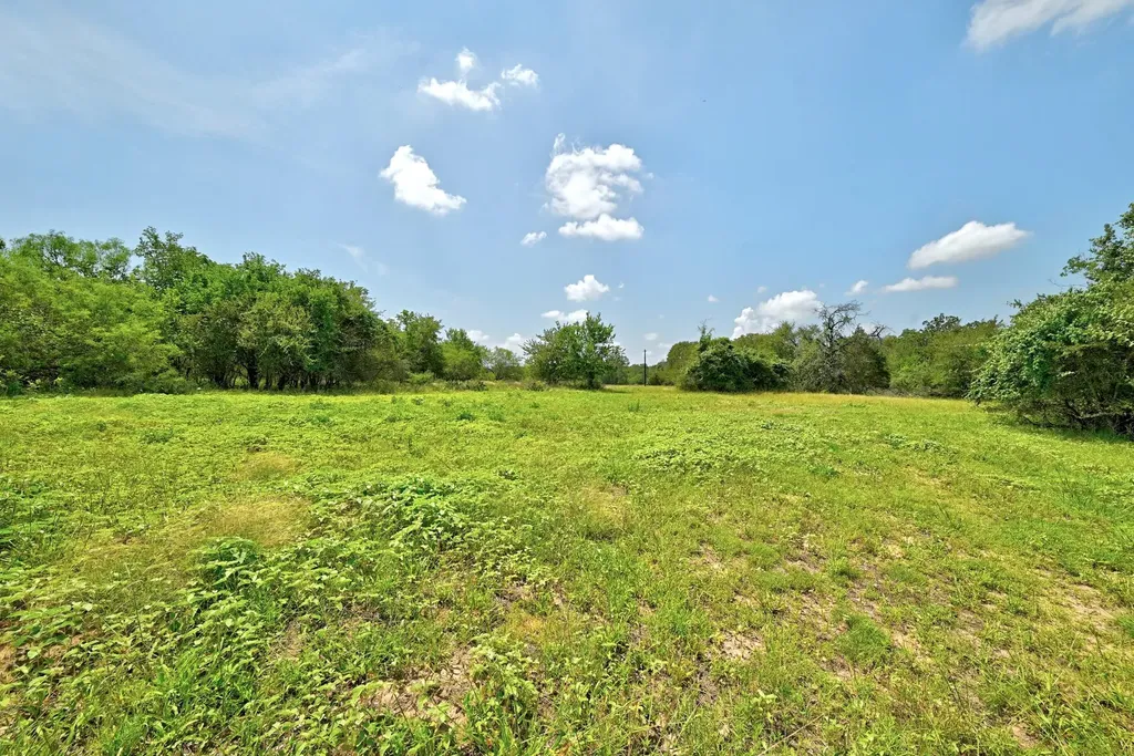 544 Coastal Lane Luling TX 78648