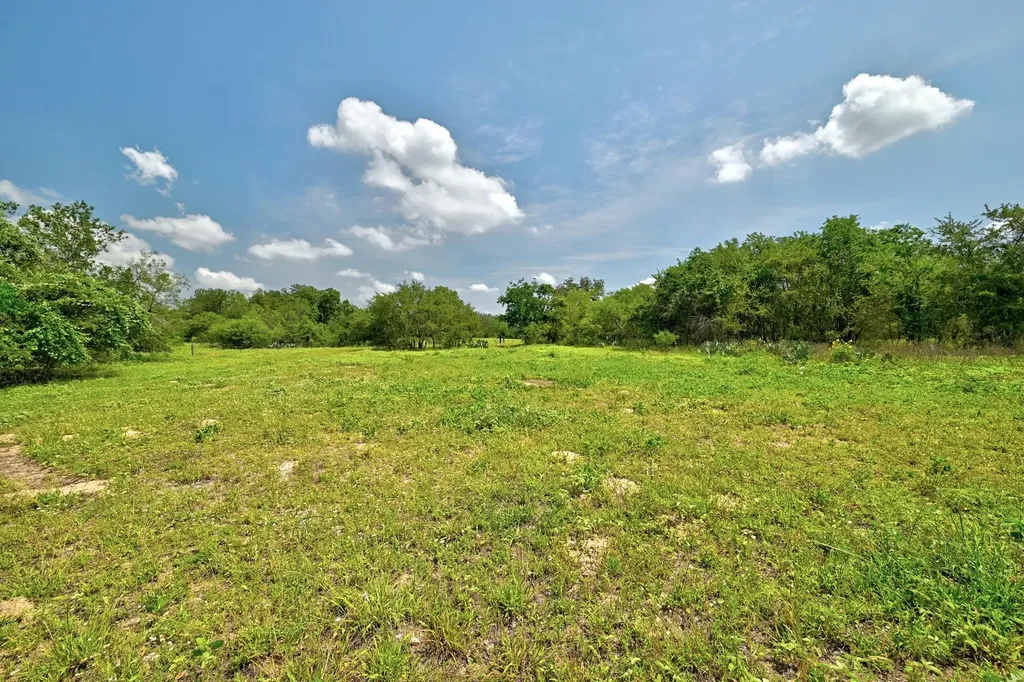 544 Coastal Lane Luling TX 78648