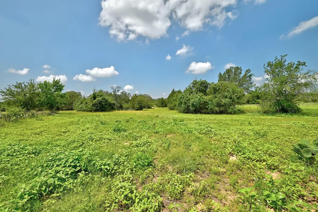544 Coastal Lane Luling TX 78648