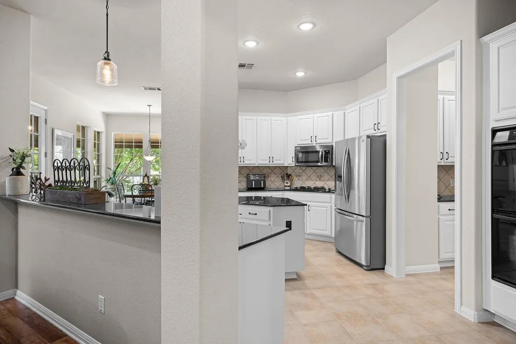 908 Golden Bear Cove Round Rock TX 78664