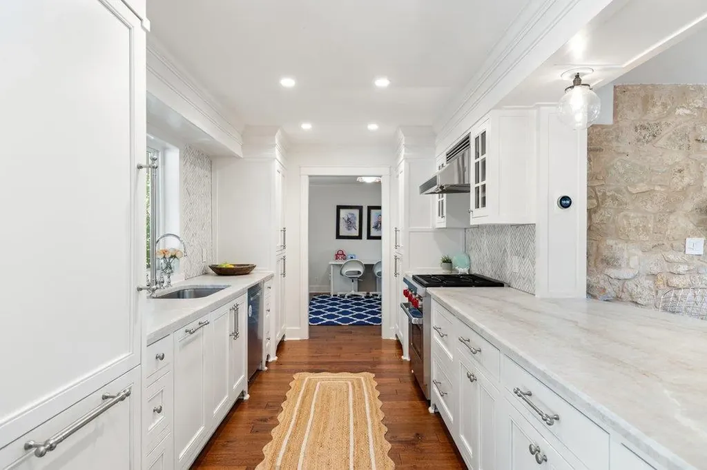 3107 Mistyglen Circle Austin TX 78746
