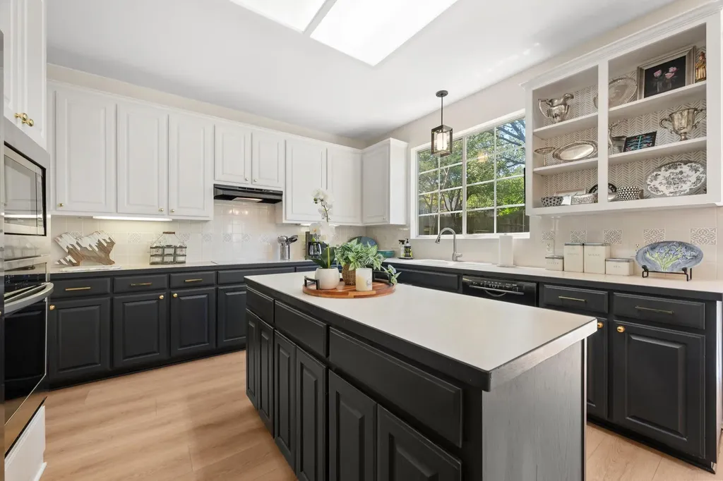 11902 Loomis Drive Austin TX 78738