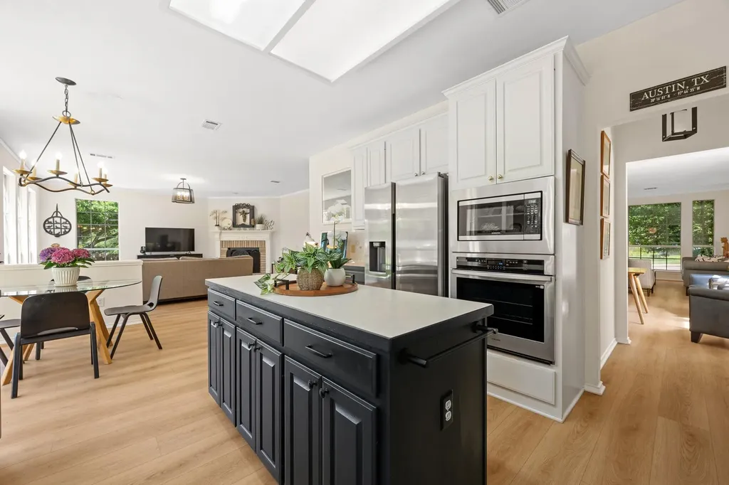 11902 Loomis Drive Austin TX 78738