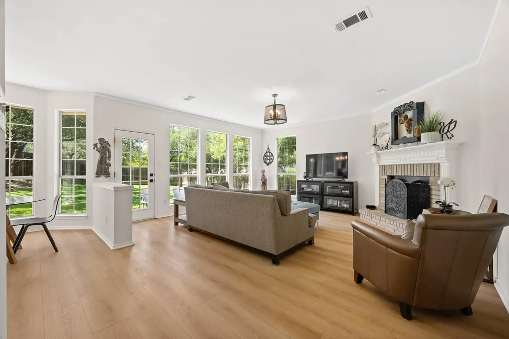 11902 Loomis Drive Austin TX 78738