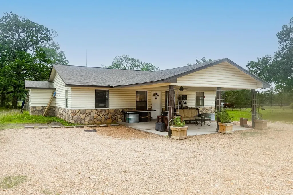 326 Zapalac Road Smithville TX 78957