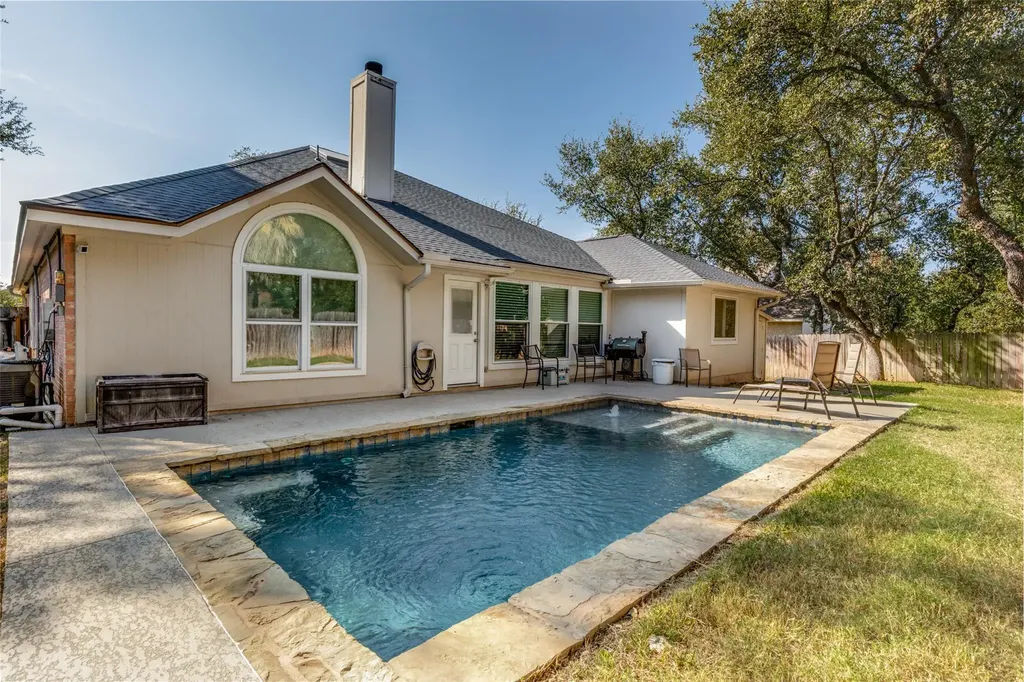 1902 Overland Drive Leander TX 78641