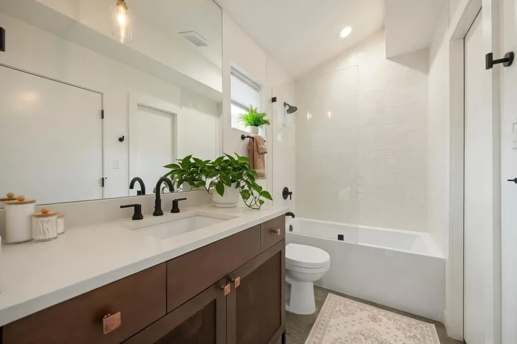 804 W Annie Street Austin TX 78704
