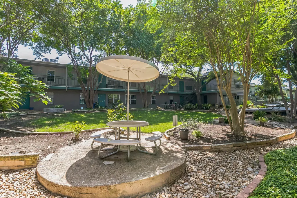 300 Crockett Street Austin TX 78704