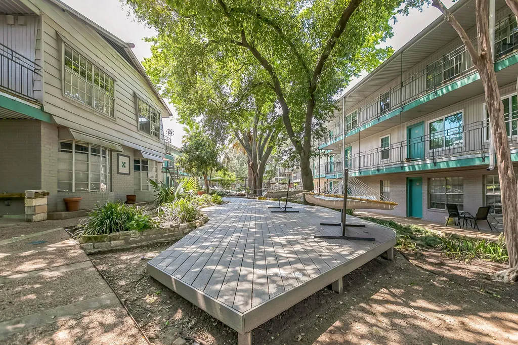300 Crockett Street Austin TX 78704