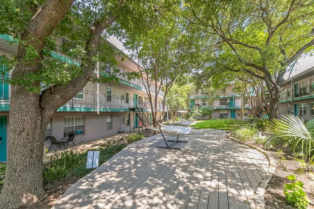 300 Crockett Street Austin TX 78704