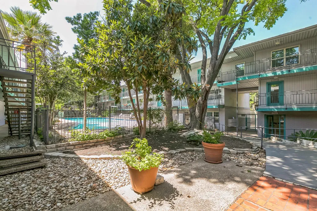 300 Crockett Street Austin TX 78704