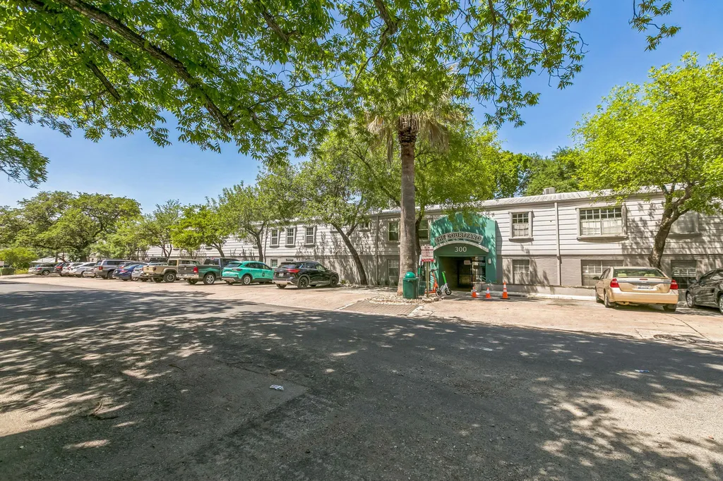300 Crockett Street Austin TX 78704
