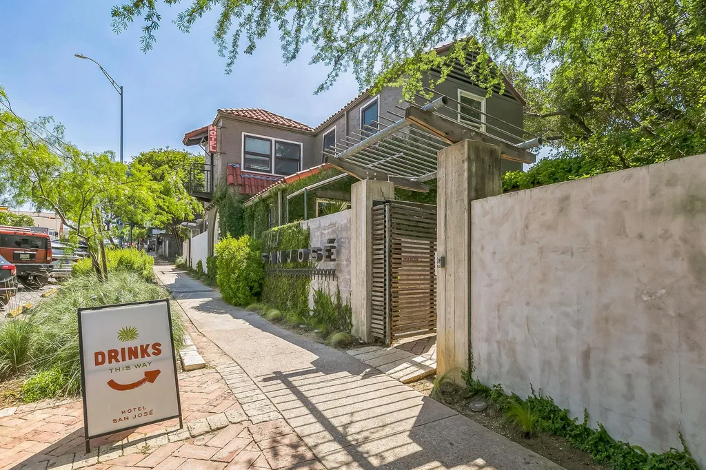 300 Crockett Street Austin TX 78704