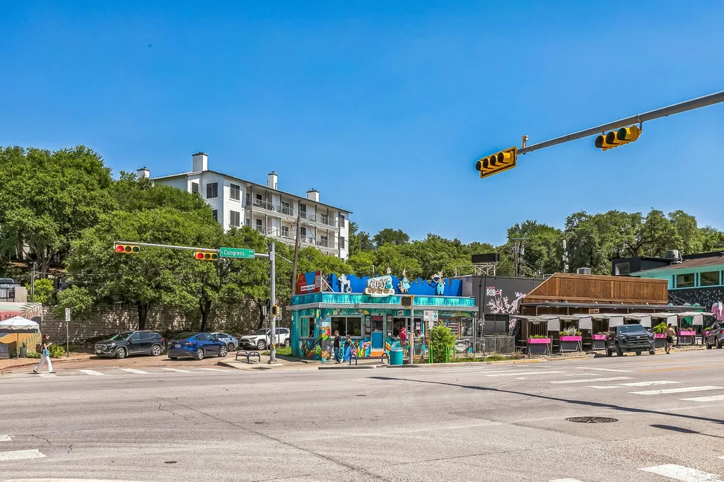 300 Crockett Street Austin TX 78704