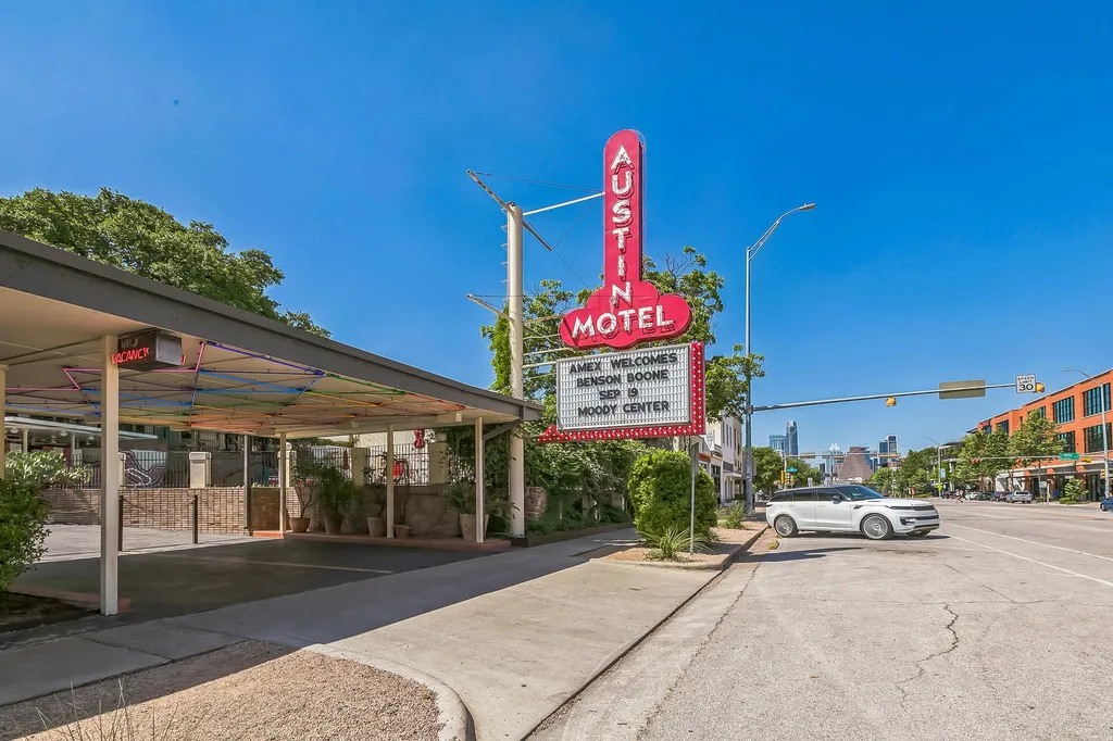 300 Crockett Street Austin TX 78704