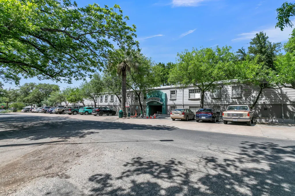 300 Crockett Street Austin TX 78704