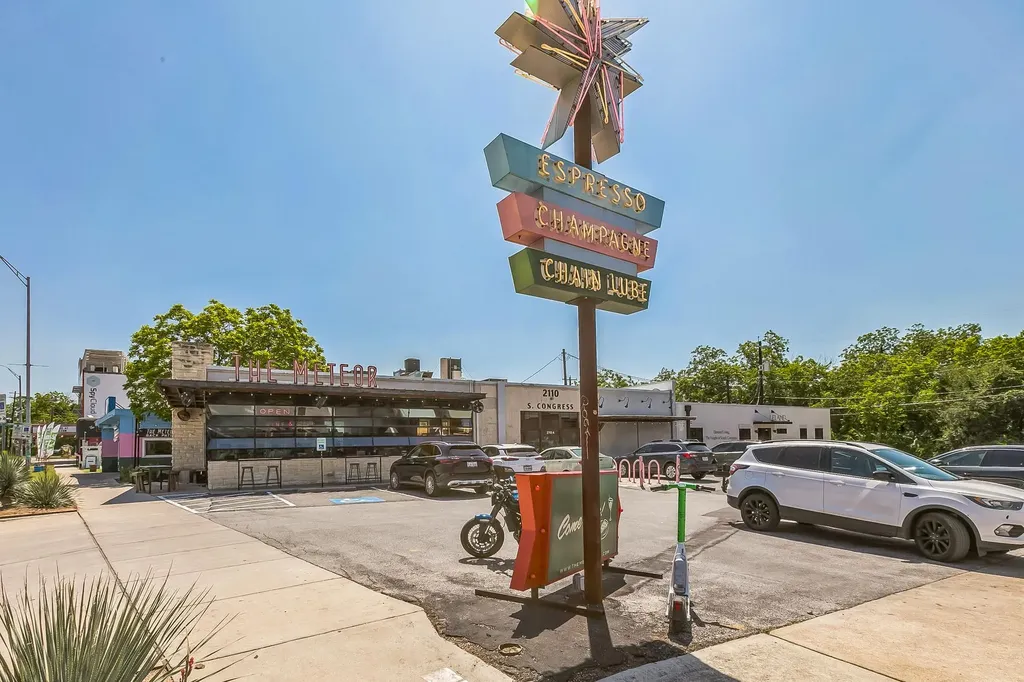 300 Crockett Street Austin TX 78704