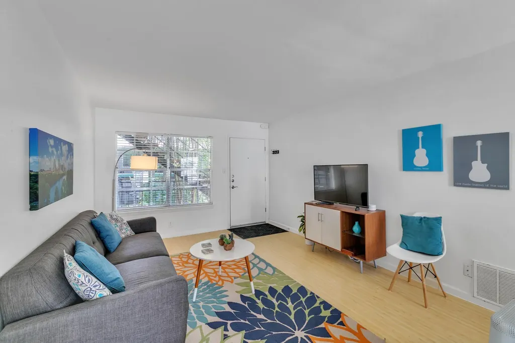 300 Crockett Street Austin TX 78704