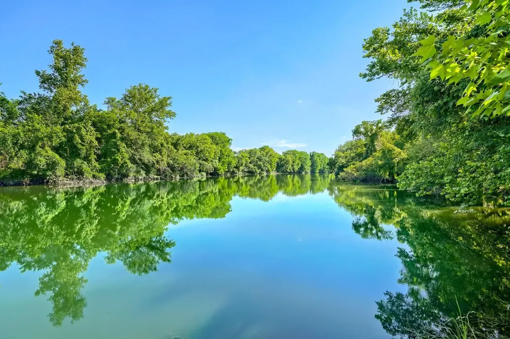 2404 Spanish Camp Cove Austin TX 78725