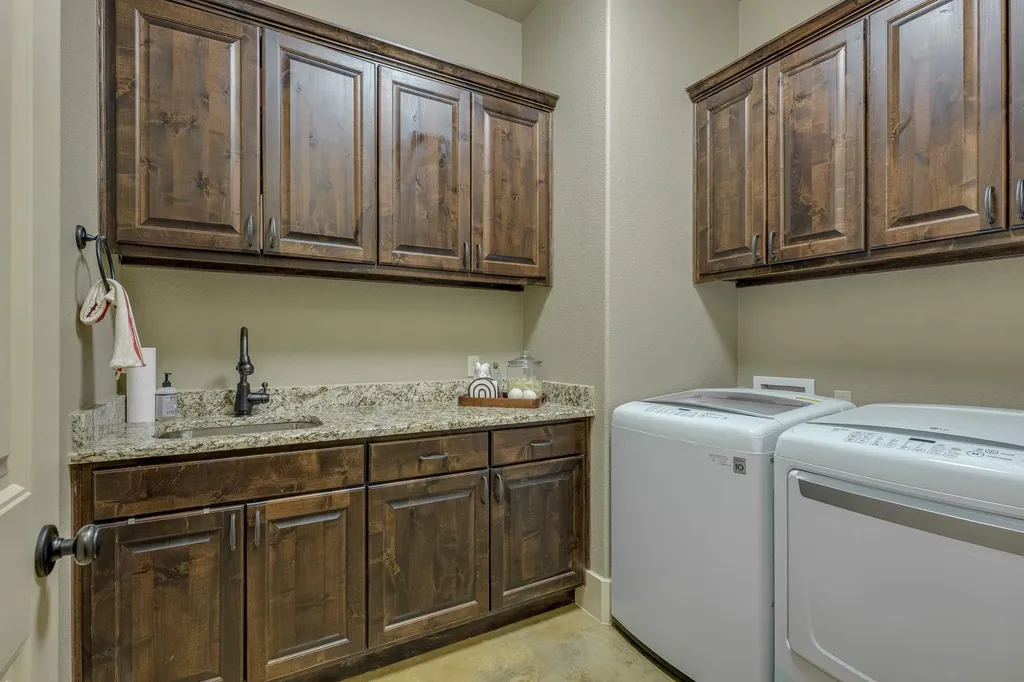 212 Golden Eagle Way Liberty Hill TX 78642