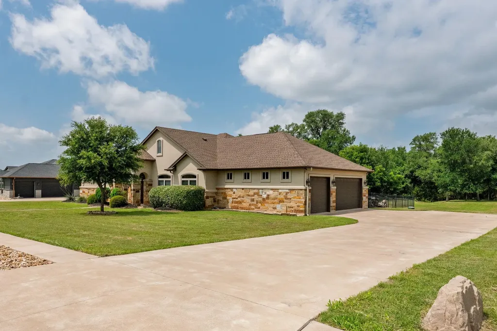 212 Golden Eagle Way Liberty Hill TX 78642