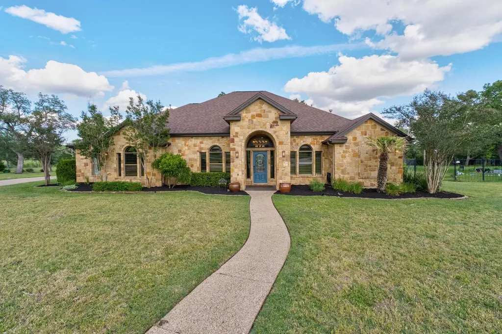 416 Shadywood Lane Dripping Springs TX 78620