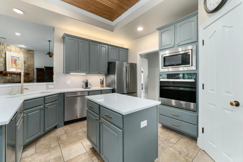 416 Shadywood Lane Dripping Springs TX 78620